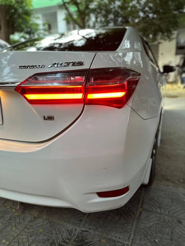 Toyota Altis Grande 2018 10