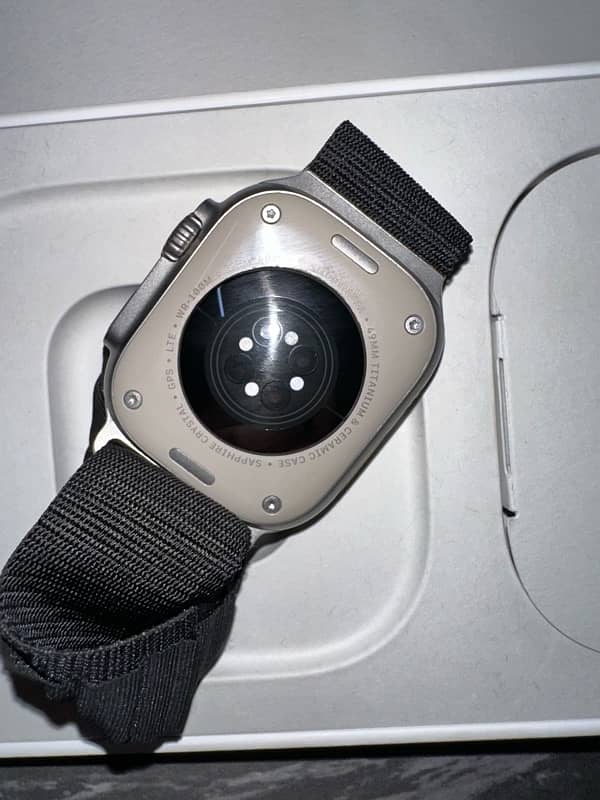 Apple Watch Ultra 1