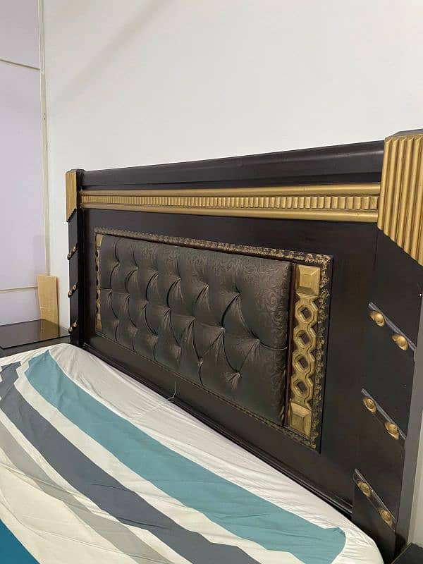 luxury  akhrot wood double bed furniture 2