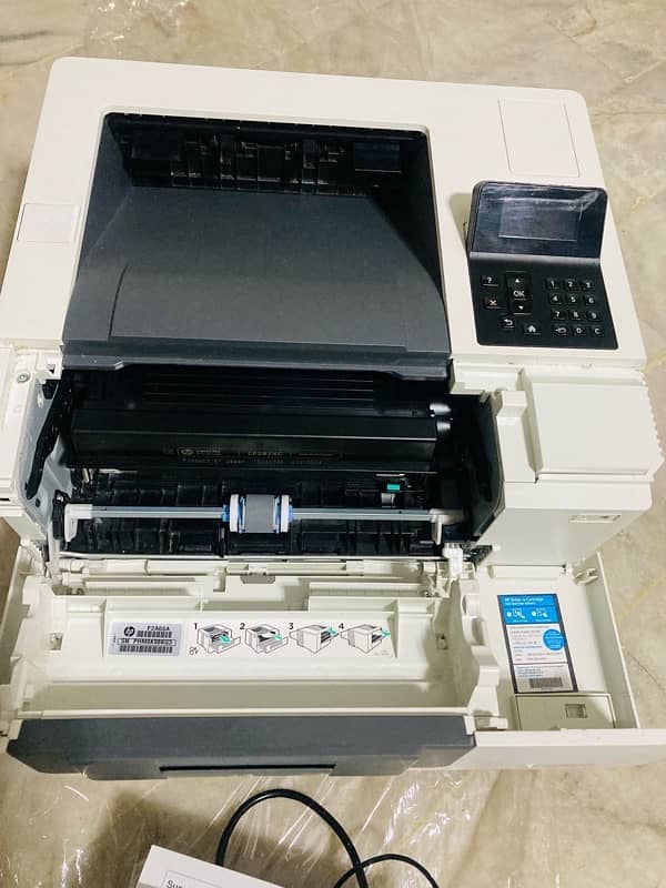 HP LaserJet Managed M506m 3