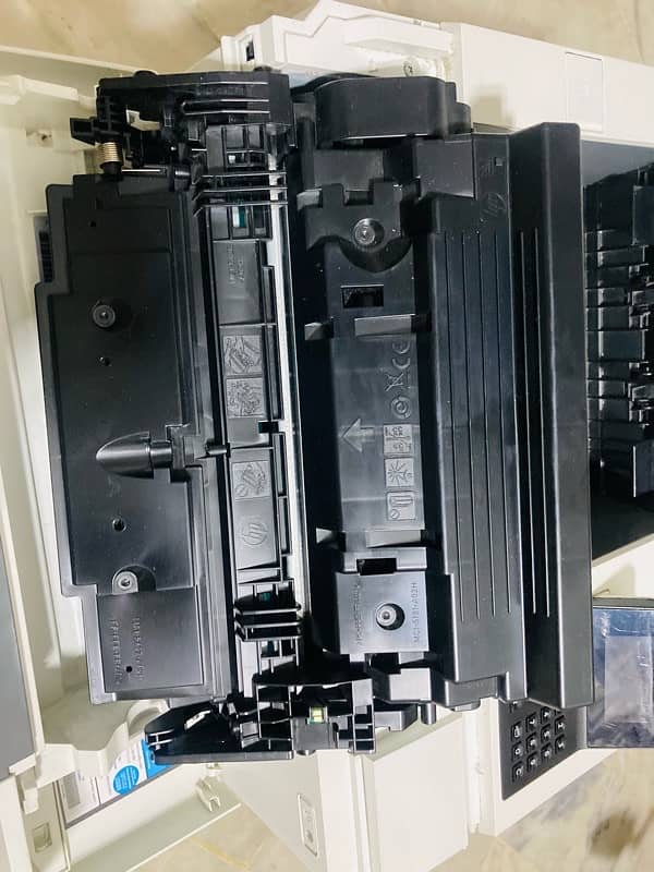 HP LaserJet Managed M506m 6