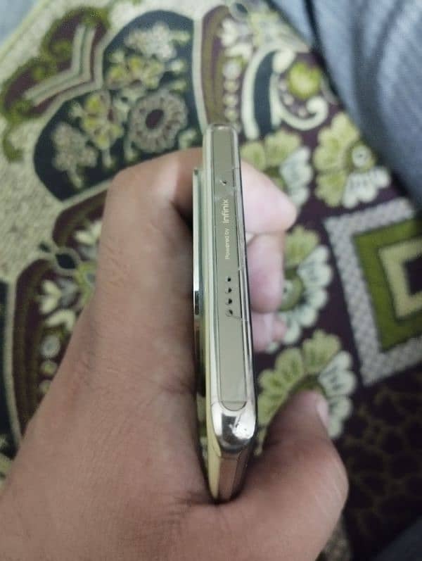 Infinix zero 30 8/256 condition 10/9.5 4