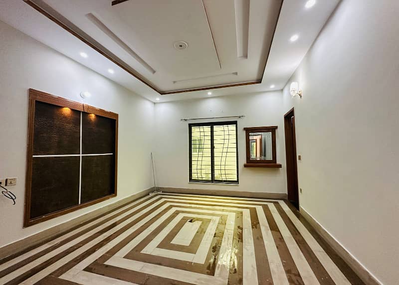 5 Marla luxury Modern House available For Sale In Paragon City Lahore 5