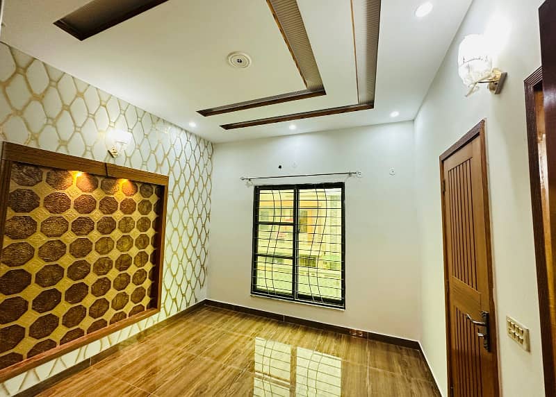 5 Marla luxury Modern House available For Sale In Paragon City Lahore 6