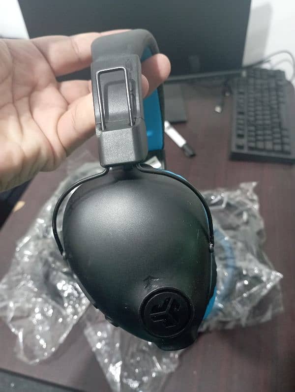 JLAB studio pro Bluetooth headphones 3