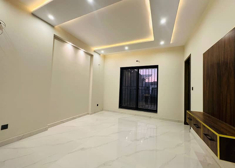 5 Marla luxury Modern House available For Sale In Paragon City Lahore 7