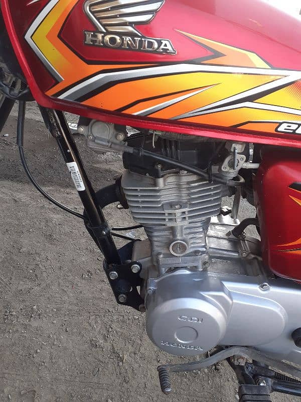 Honda CG 125 2021 hy all punjab Number hy genuine No plat sath hy 1