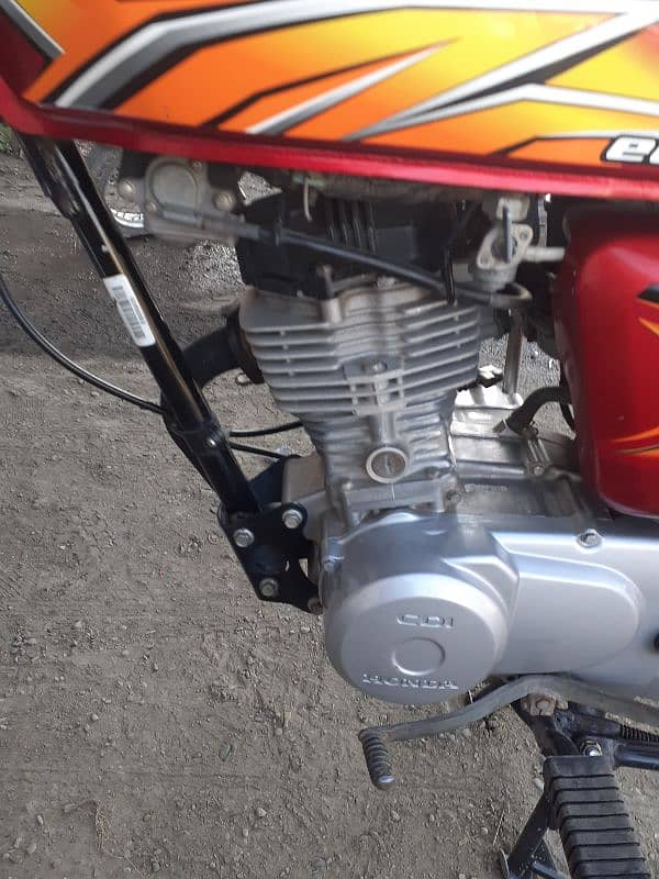 Honda CG 125 2021 hy all punjab Number hy genuine No plat sath hy 2