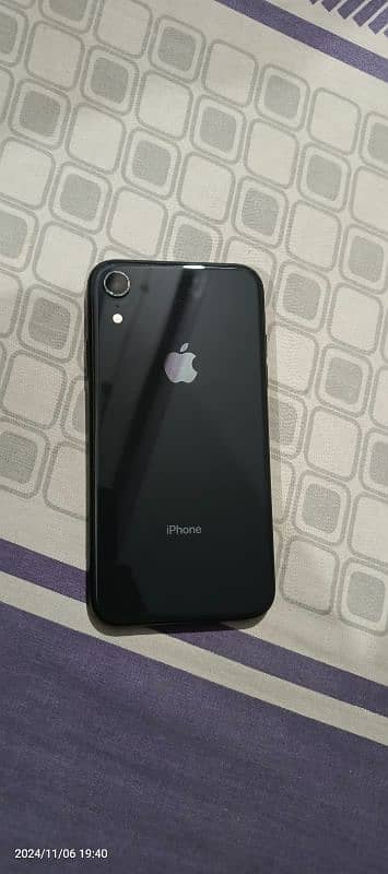 iphone XR with box 0