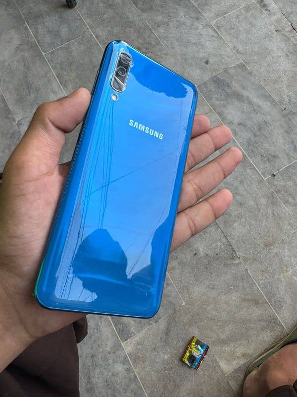 Samsung A50 ram 6 rom 128 Set box hai pta approved hai only call Karo 4