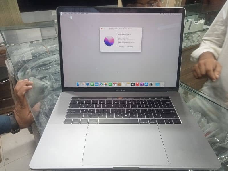 MacBook pro 15 Inch 2017 model 3