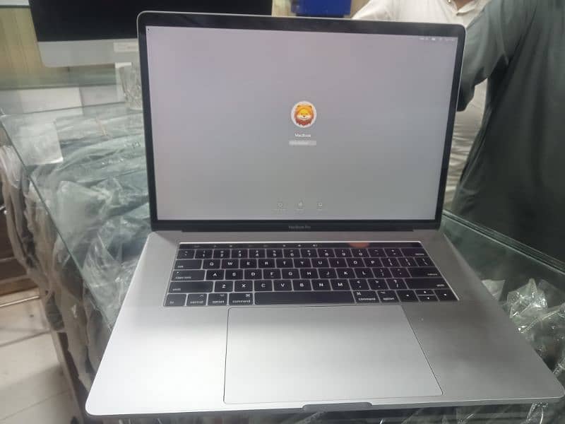 MacBook pro 15 Inch 2017 model 5