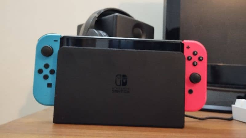 Nintendo Switch OLED I Japanese Edition 0