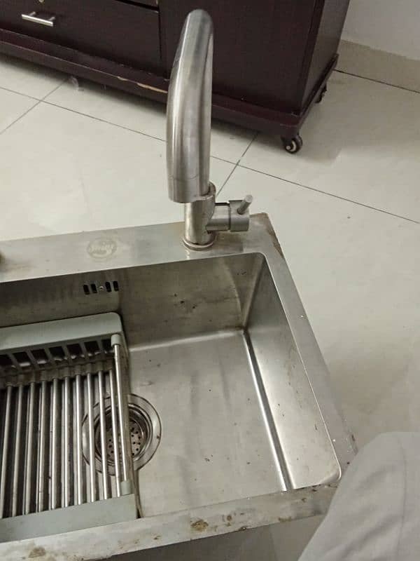 kitchen sink with mixer 1