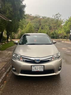 Toyota Corolla Axio Hybrid 1.5 2014