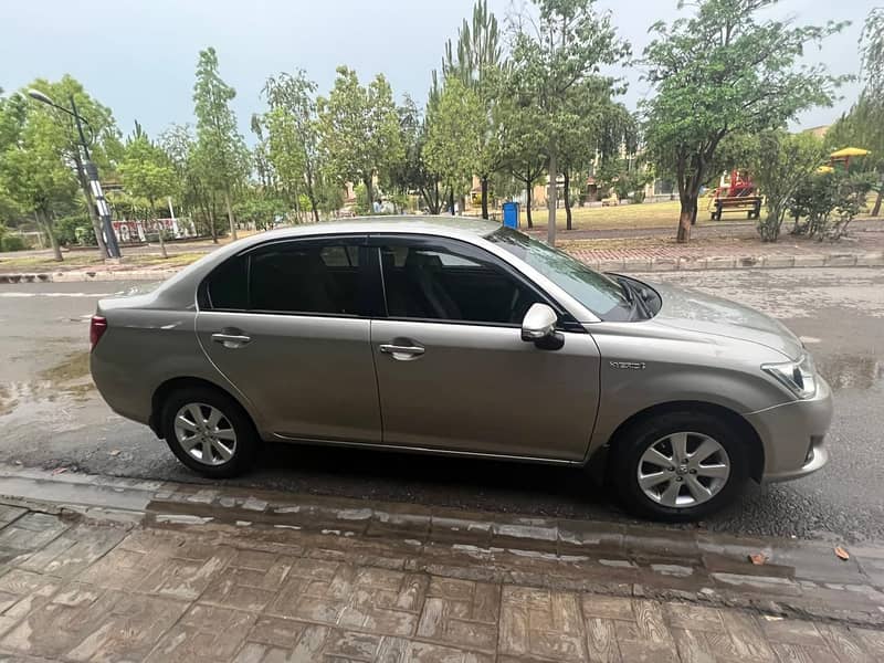 Toyota Corolla Axio Hybrid 1.5 2014 2