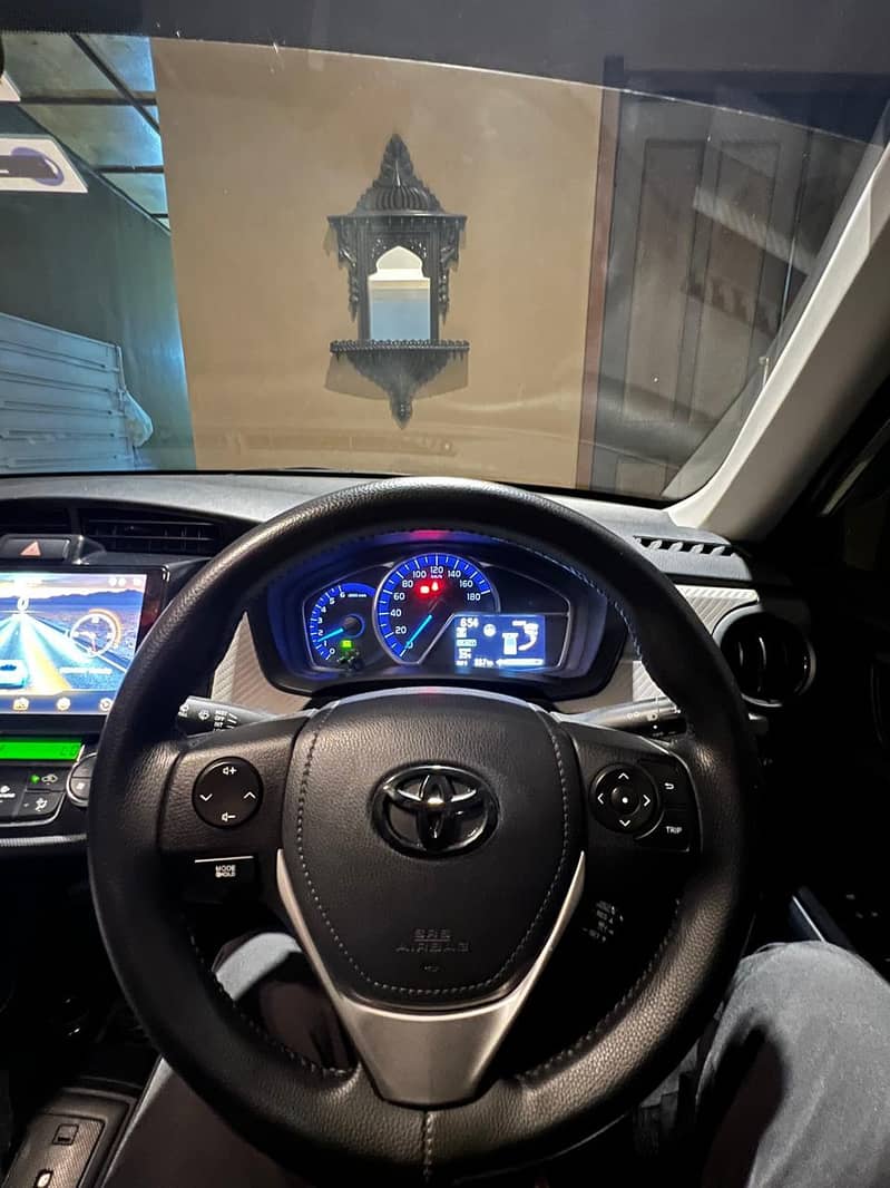 Toyota Corolla Axio Hybrid 1.5 2014 6