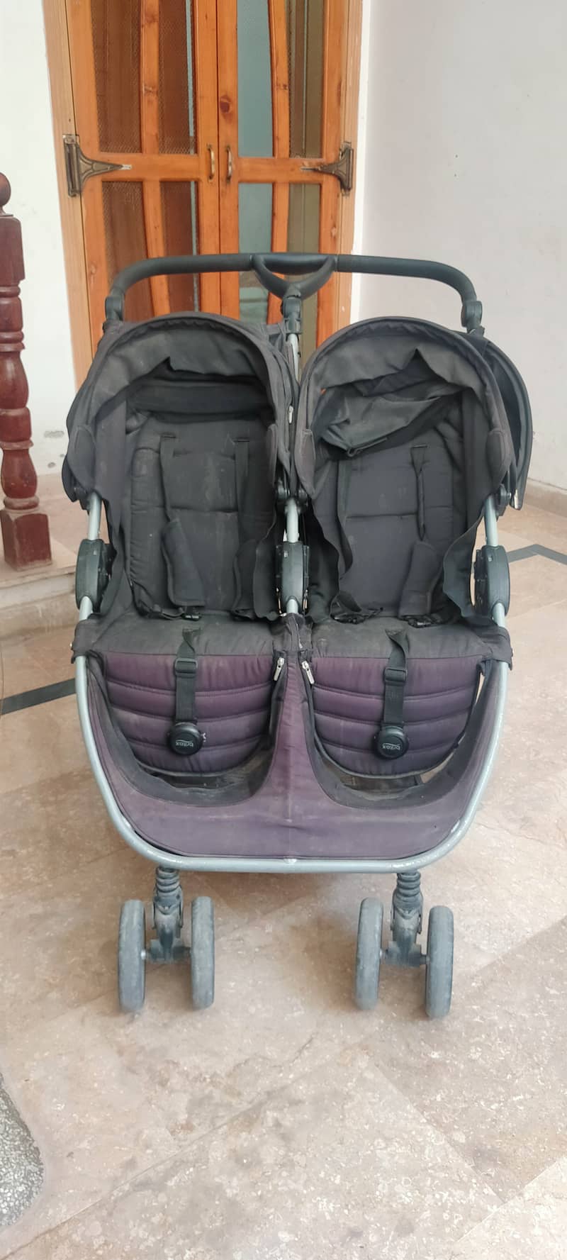 Twin stroller /pram ,moves very smoothly,no jerks for babies 0