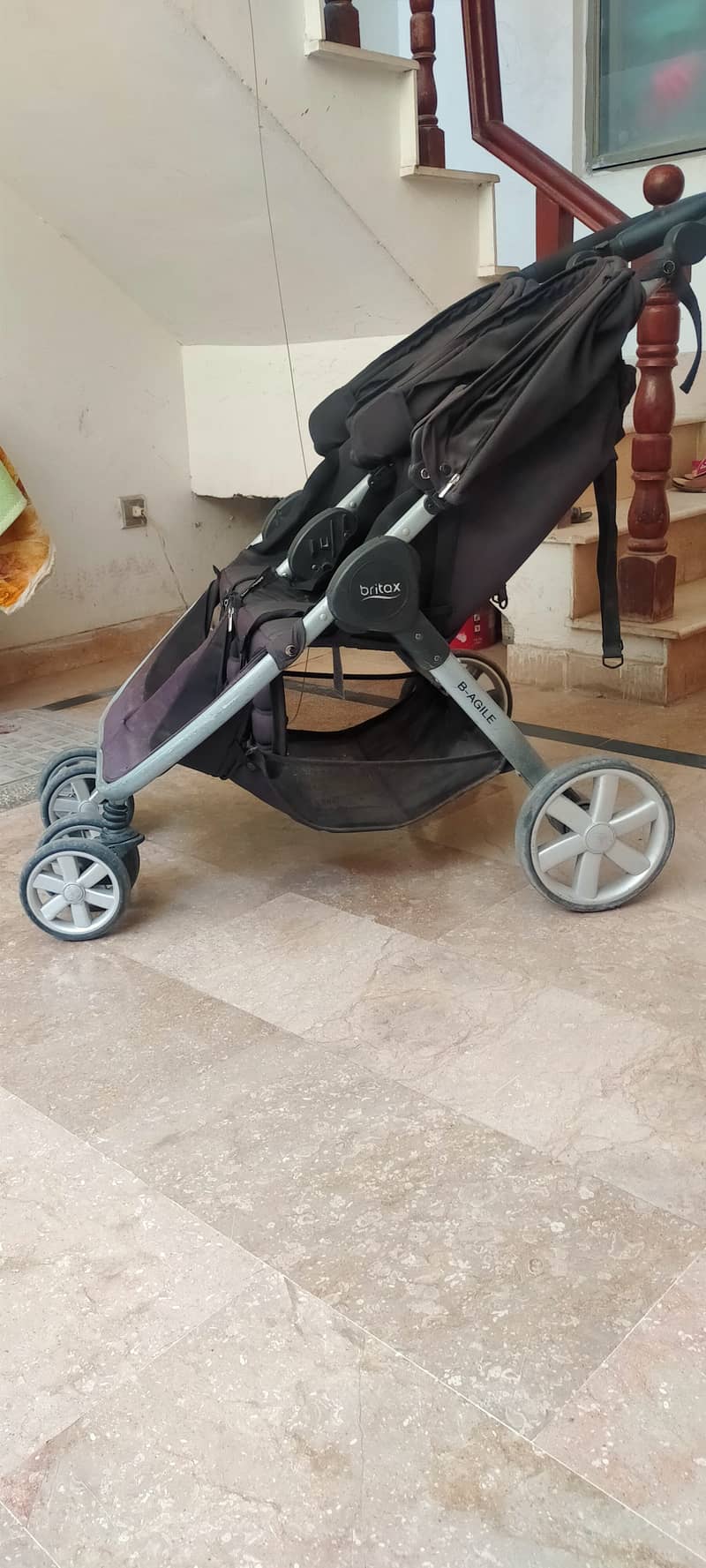 Twin stroller /pram ,moves very smoothly,no jerks for babies 1