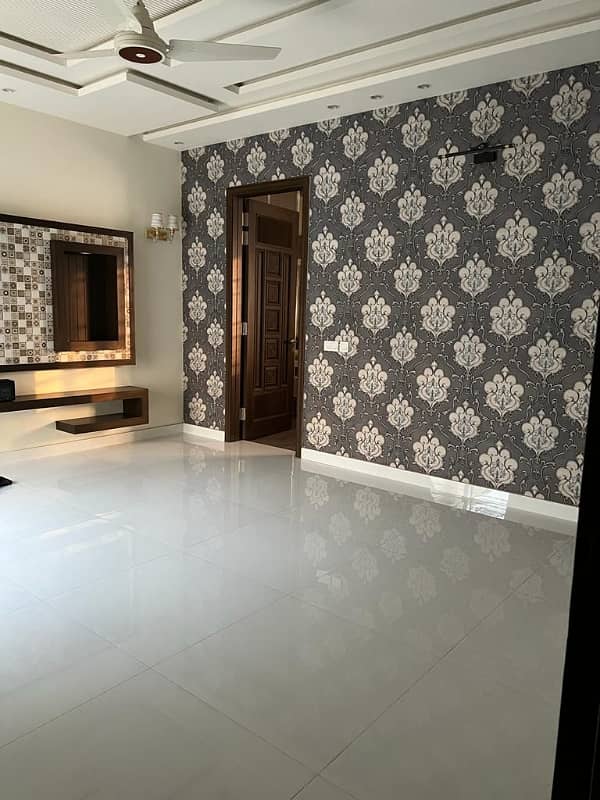 With gas Luxurious 1 kanal upper portion is available for rent 3