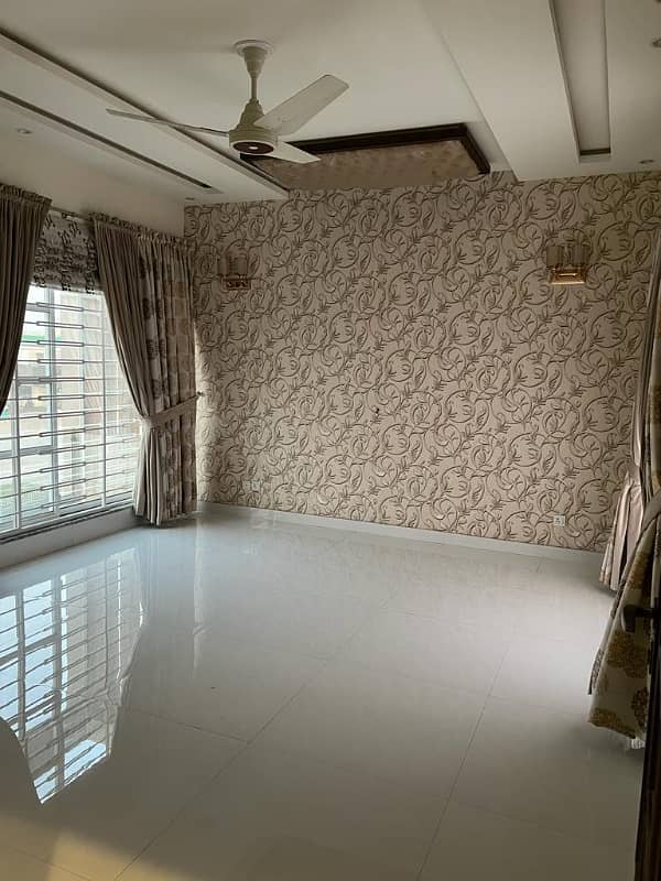 With gas Luxurious 1 kanal upper portion is available for rent 10