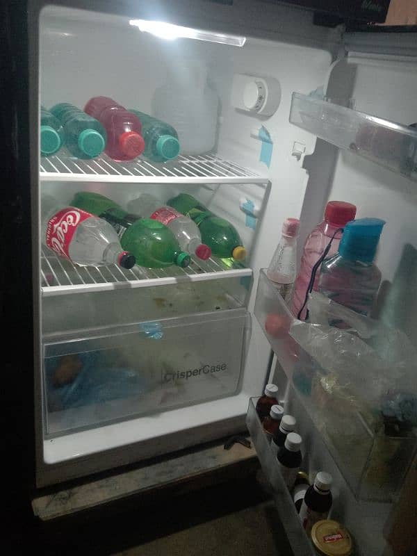 Dawlance fridge medium size 4