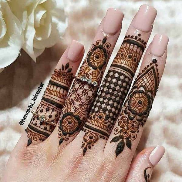 mehndi artist 1