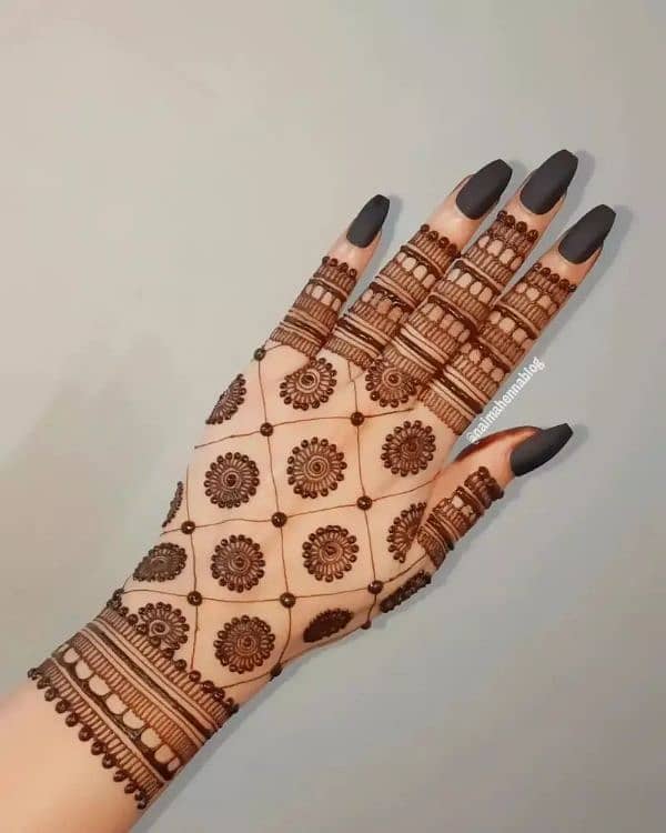 mehndi artist 4