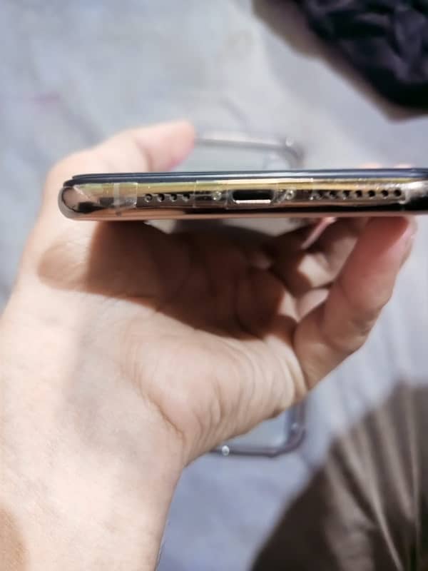 I phone xs max NON PTA 3