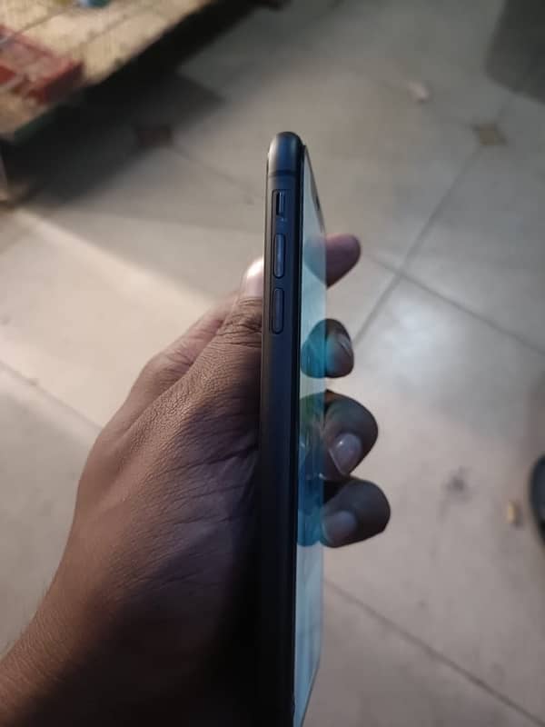 iPhone 11 256 gb Health 87 PTA approved Good condition 2