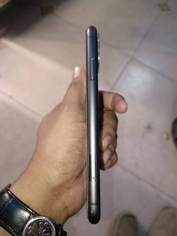 iPhone 11 256 gb Health 87 PTA approved Good condition 3