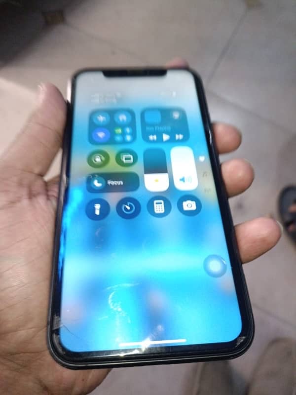 iPhone 11 256 gb Health 87 PTA approved Good condition 4