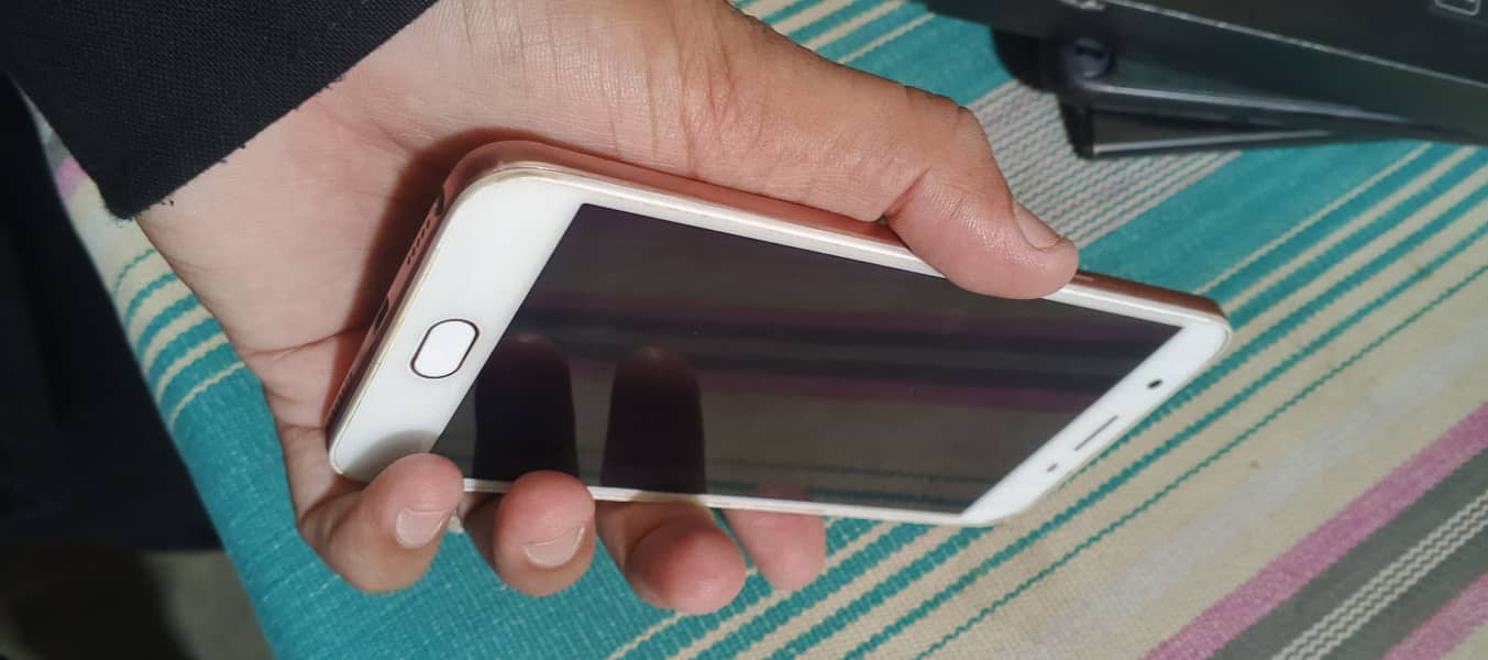 Oppo F1s urgent sale 8