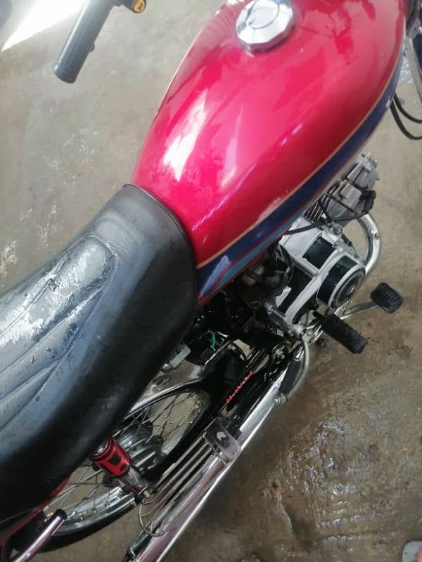 Bike for sale on my name Islamabad Golden 2 digit nmbr for sale 10