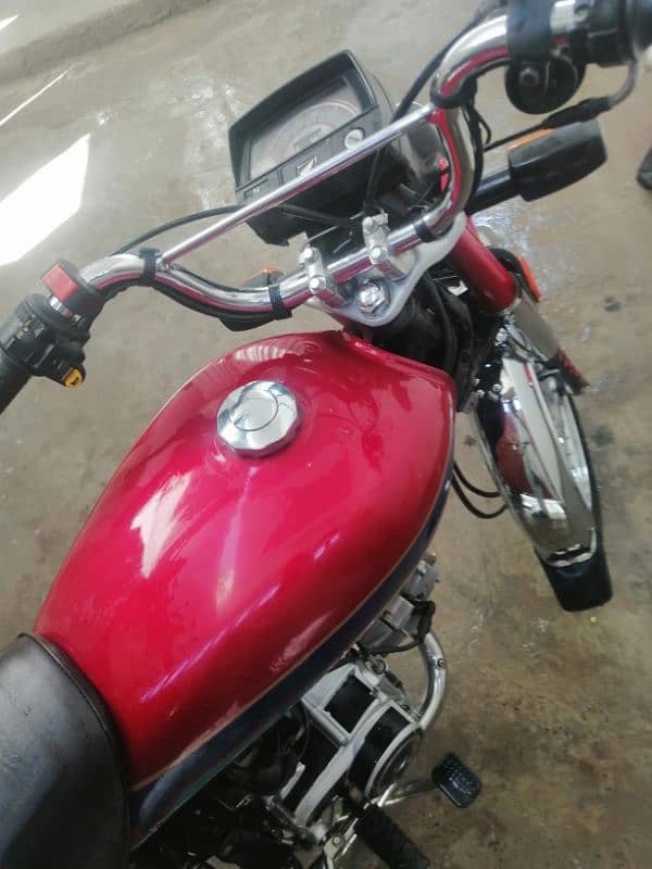 Bike for sale on my name Islamabad Golden 2 digit nmbr for sale 11