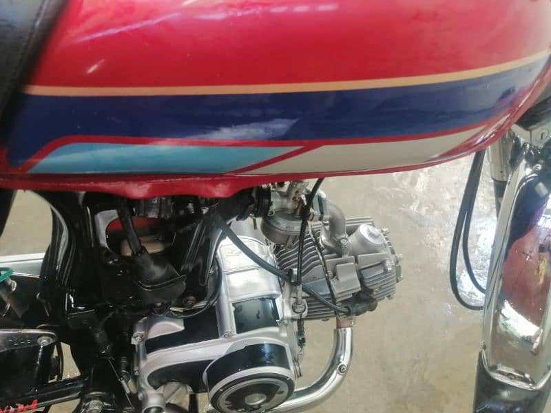 Bike for sale on my name Islamabad Golden 2 digit nmbr for sale 13