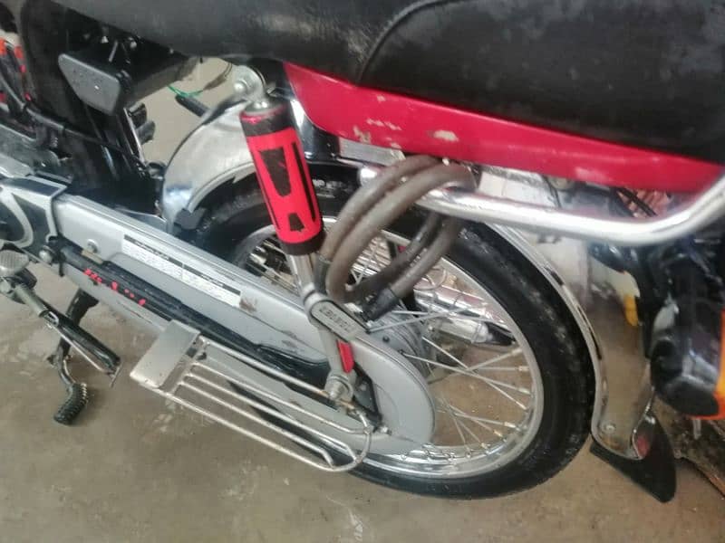 Bike for sale on my name Islamabad Golden 2 digit nmbr for sale 16