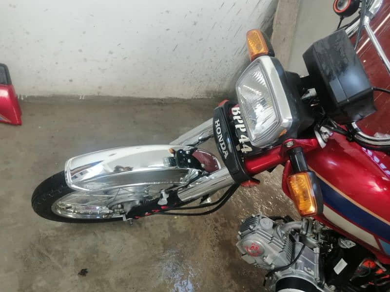 Bike for sale on my name Islamabad Golden 2 digit nmbr for sale 19