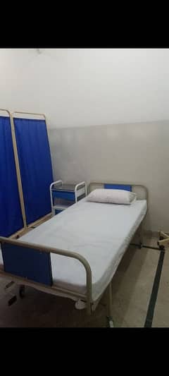 3 hospital beds + 3 curtain divider + 1 side table 0