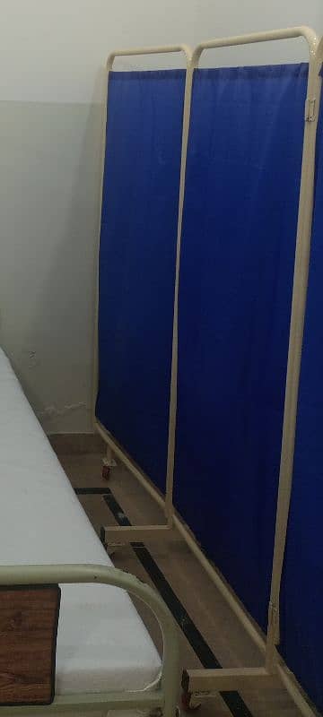 3 hospital beds + 3 curtain divider + 1 side table 1