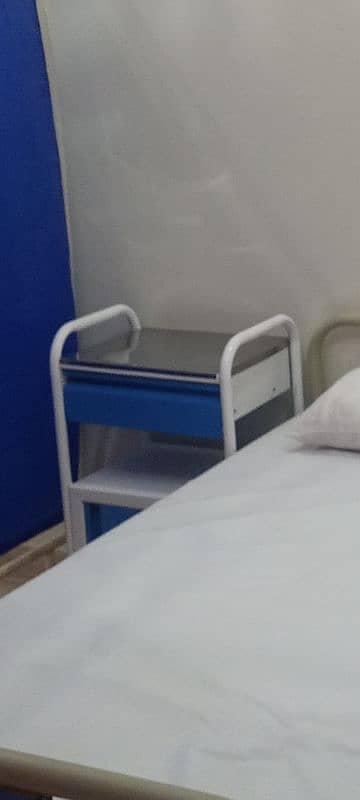 3 hospital beds + 3 curtain divider + 1 side table 2