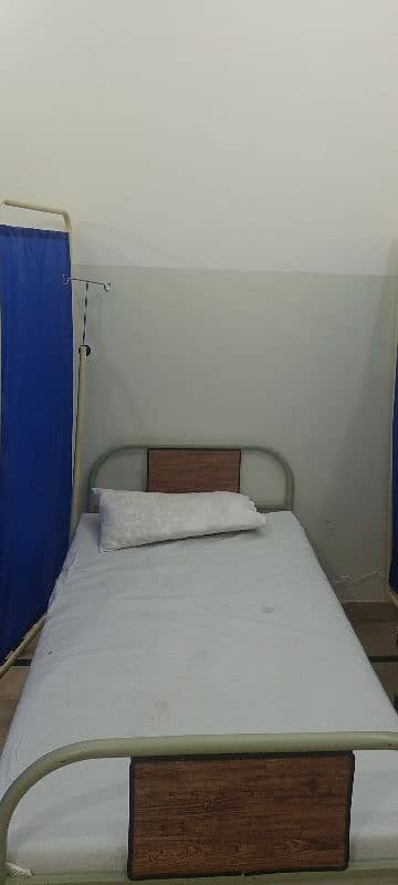 3 hospital beds + 3 curtain divider + 1 side table 3