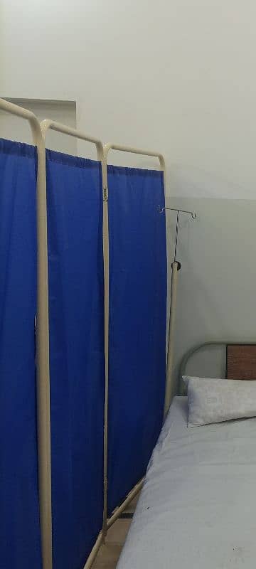 3 hospital beds + 3 curtain divider + 1 side table 4