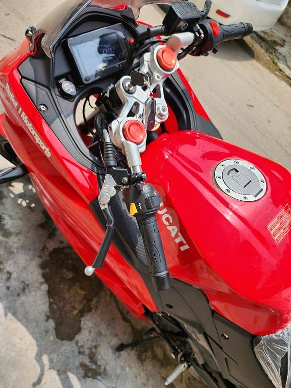 DUCATI 7