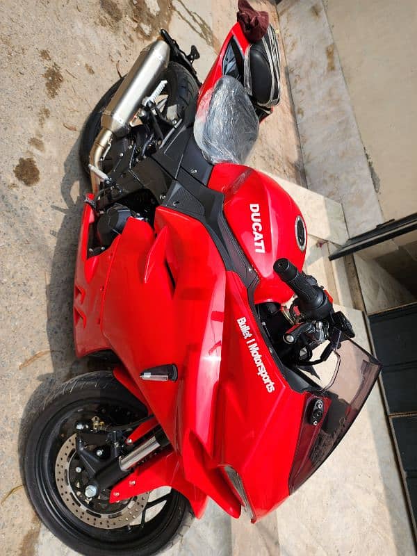 DUCATI 8