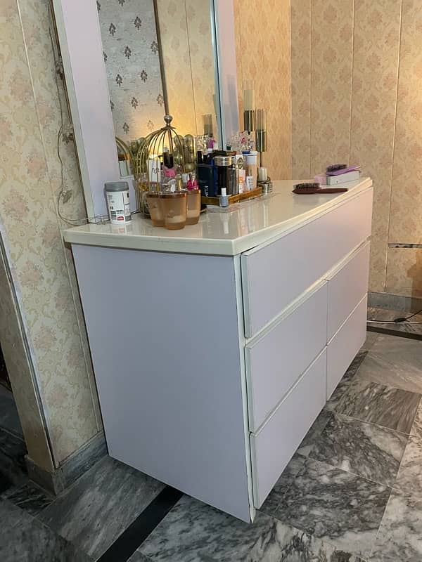 All white dressing table in great condition with mirror 1