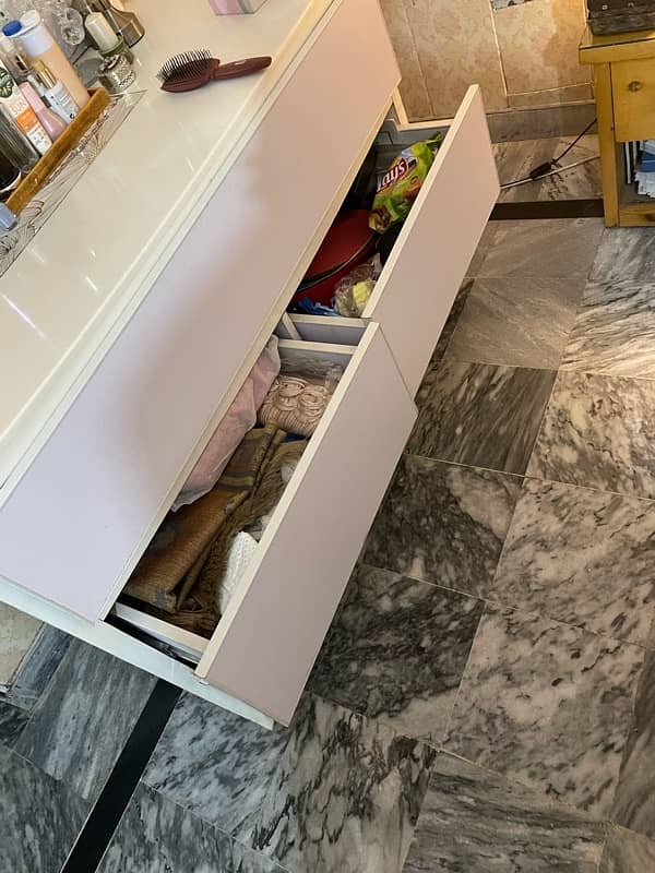 All white dressing table in great condition with mirror 3