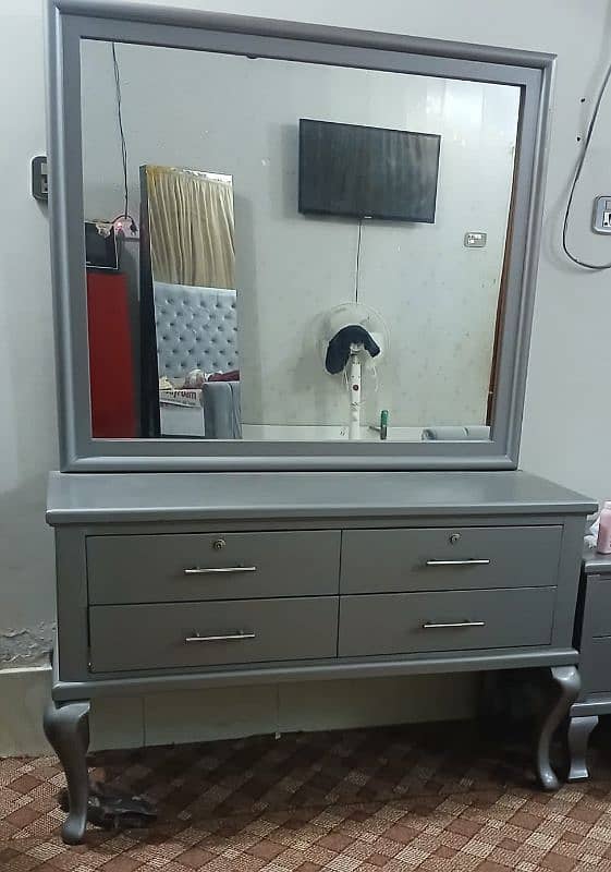 Dressing Table 0