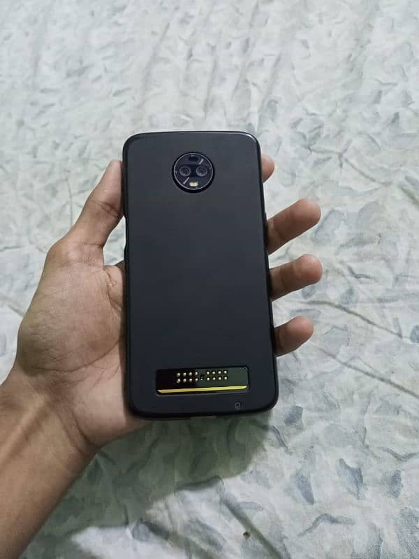 Moto Z3  (Sim working) 4