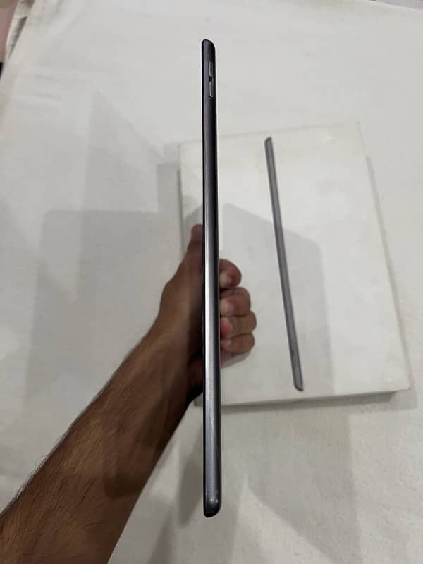 Ipad 7th Generation For urgent sale with box 4